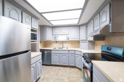 SUNRIGDE HIGHLANDS - Residential Lease