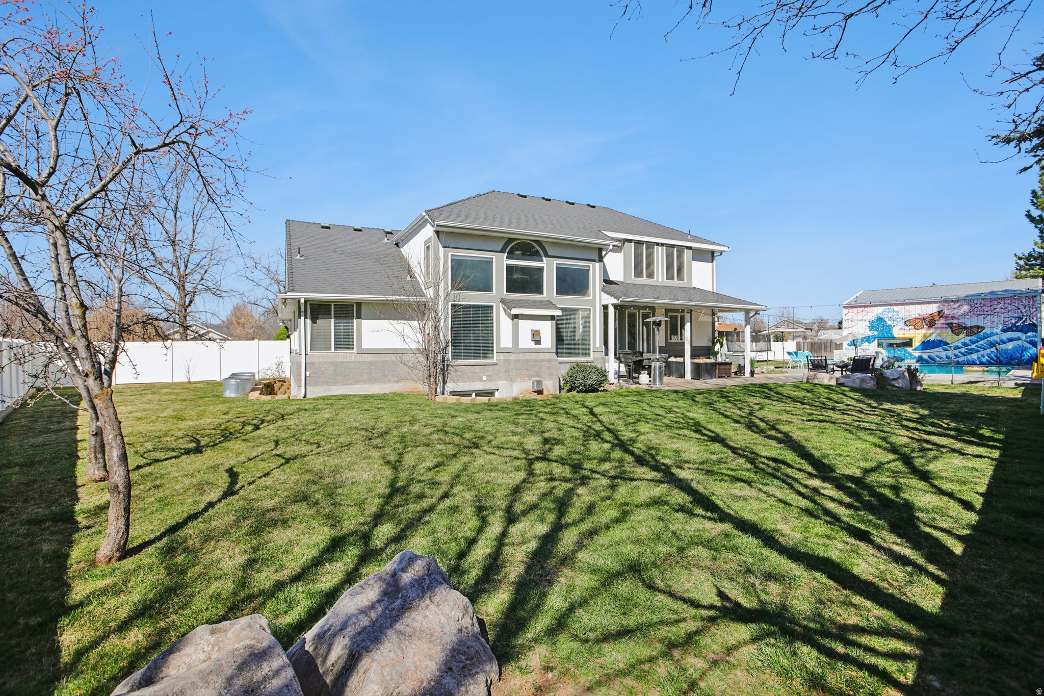 SHADOWING OAKS - Residential