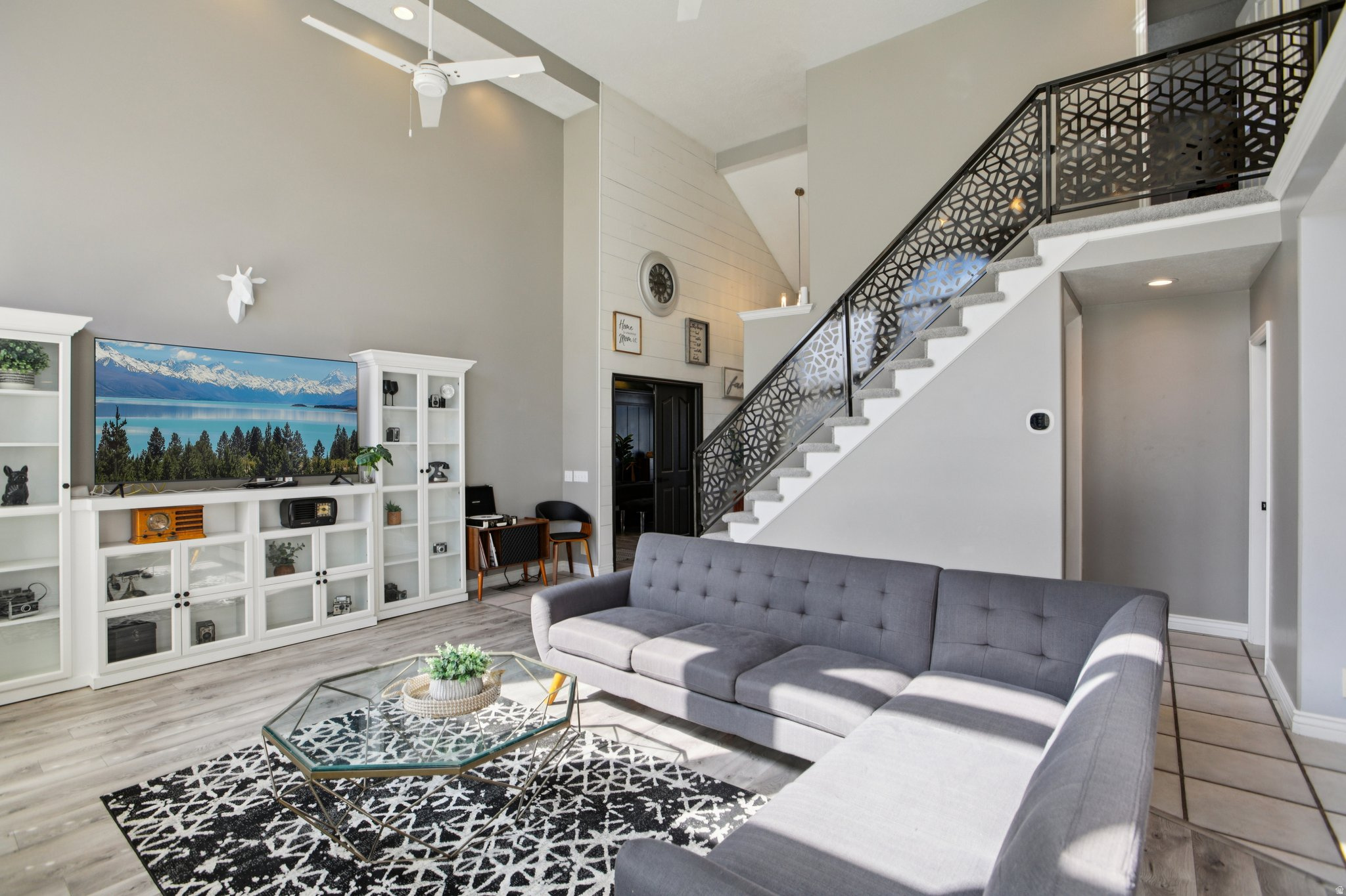 SHADOWING OAKS - Residential