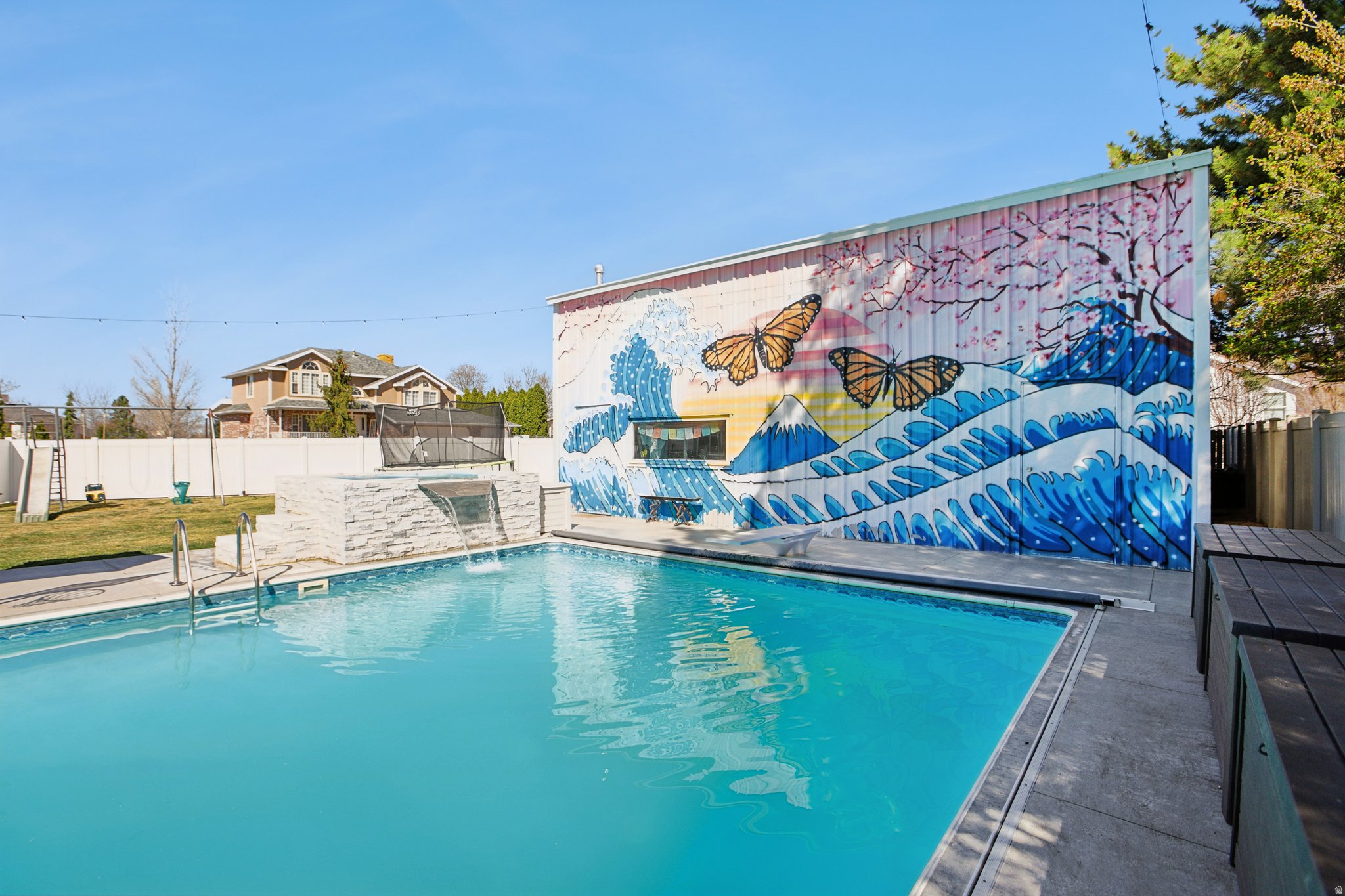 SHADOWING OAKS - Residential