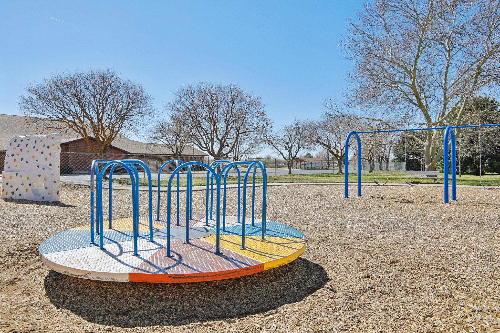 SHADOWING OAKS - Residential