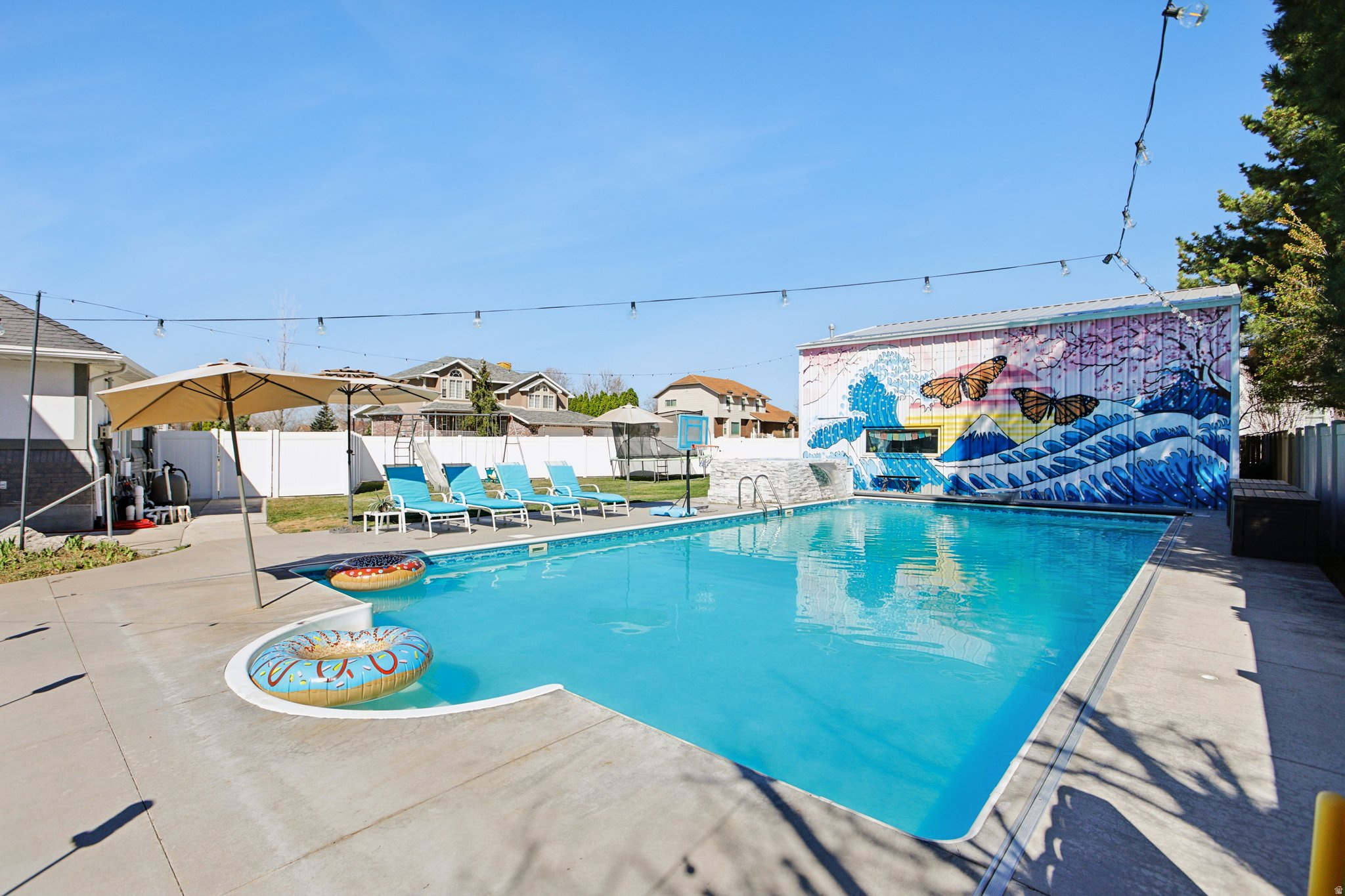 SHADOWING OAKS - Residential