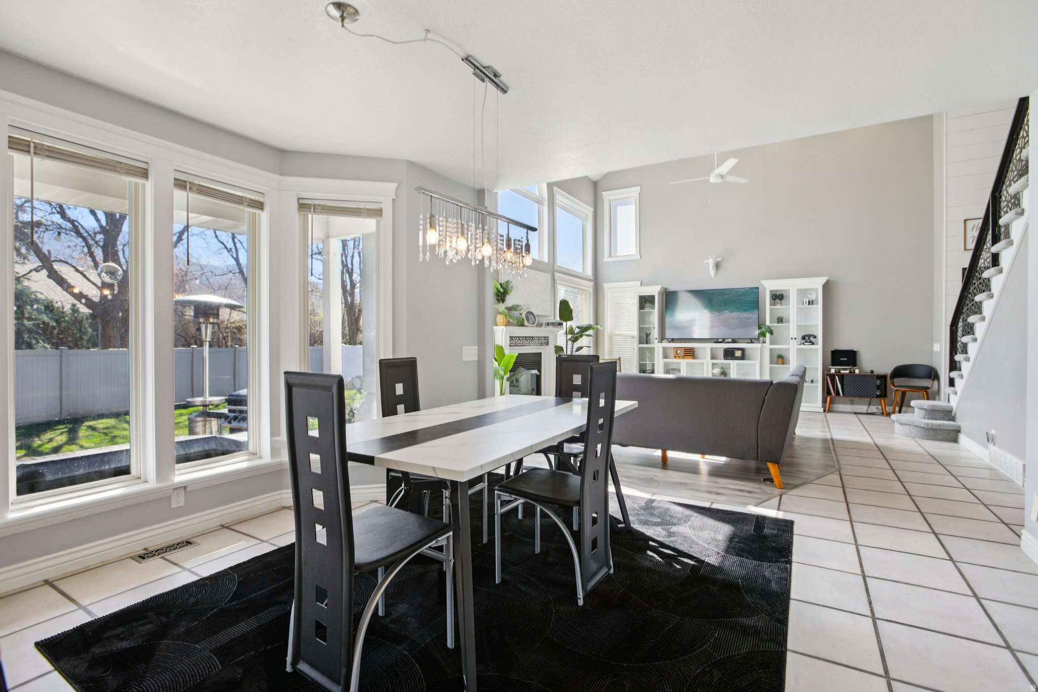 SHADOWING OAKS - Residential