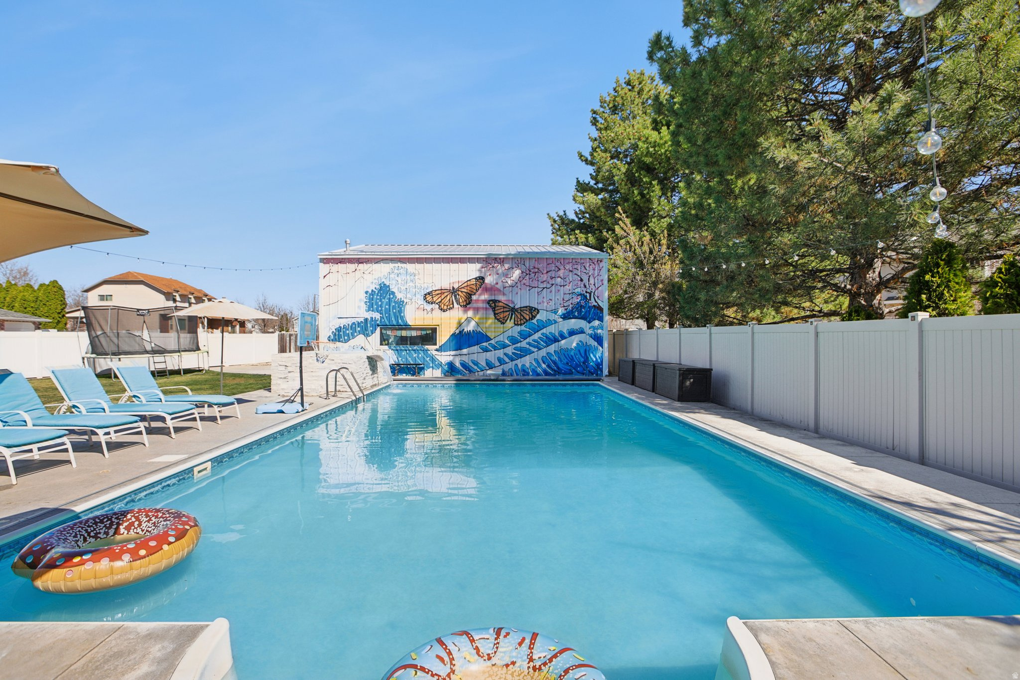 SHADOWING OAKS - Residential