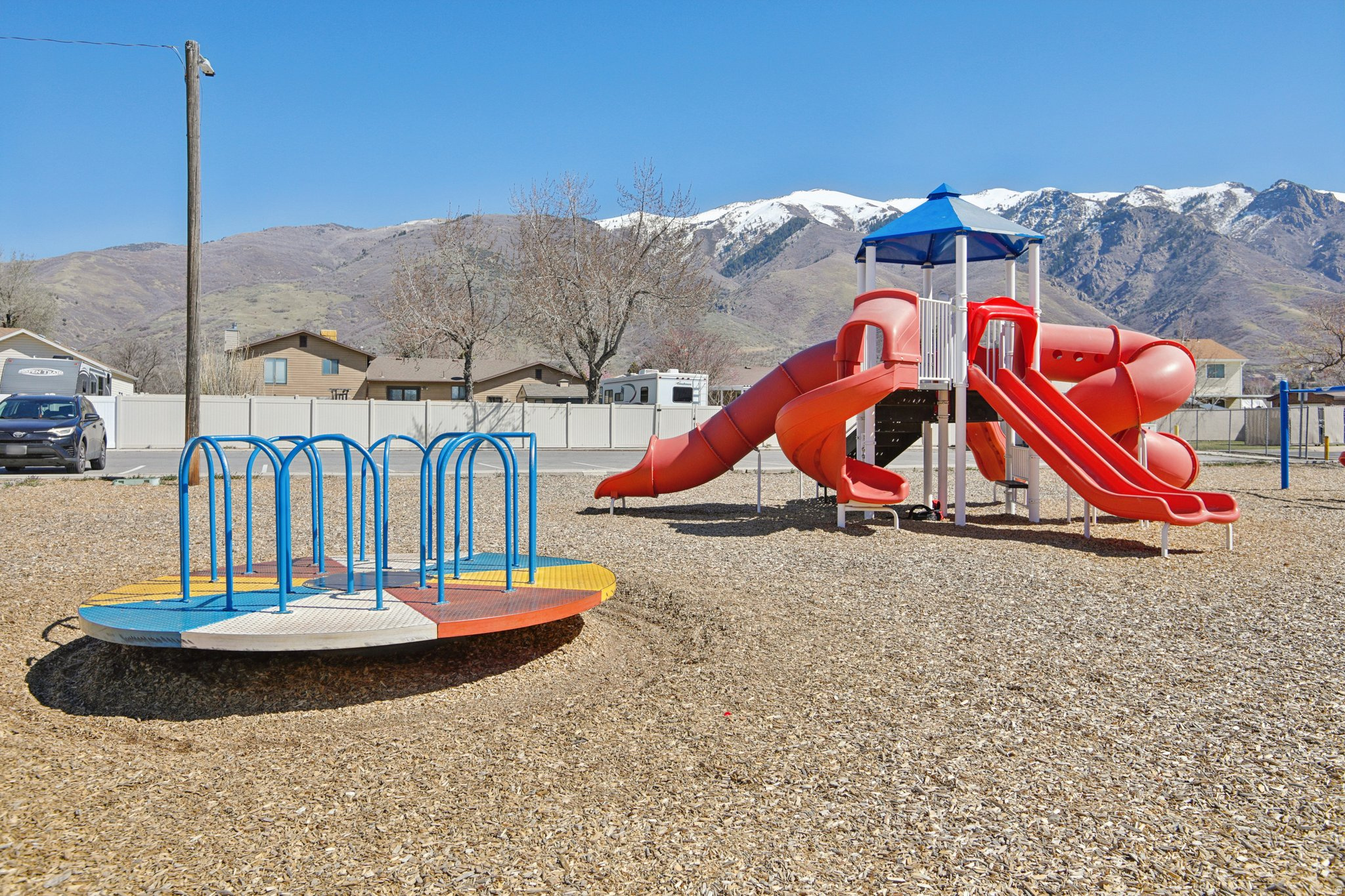 SHADOWING OAKS - Residential