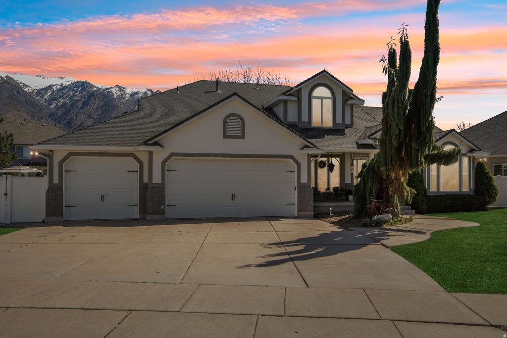 Photo of 1960 N 2150 E, Layton, UT 84040 (MLS # 2145074)