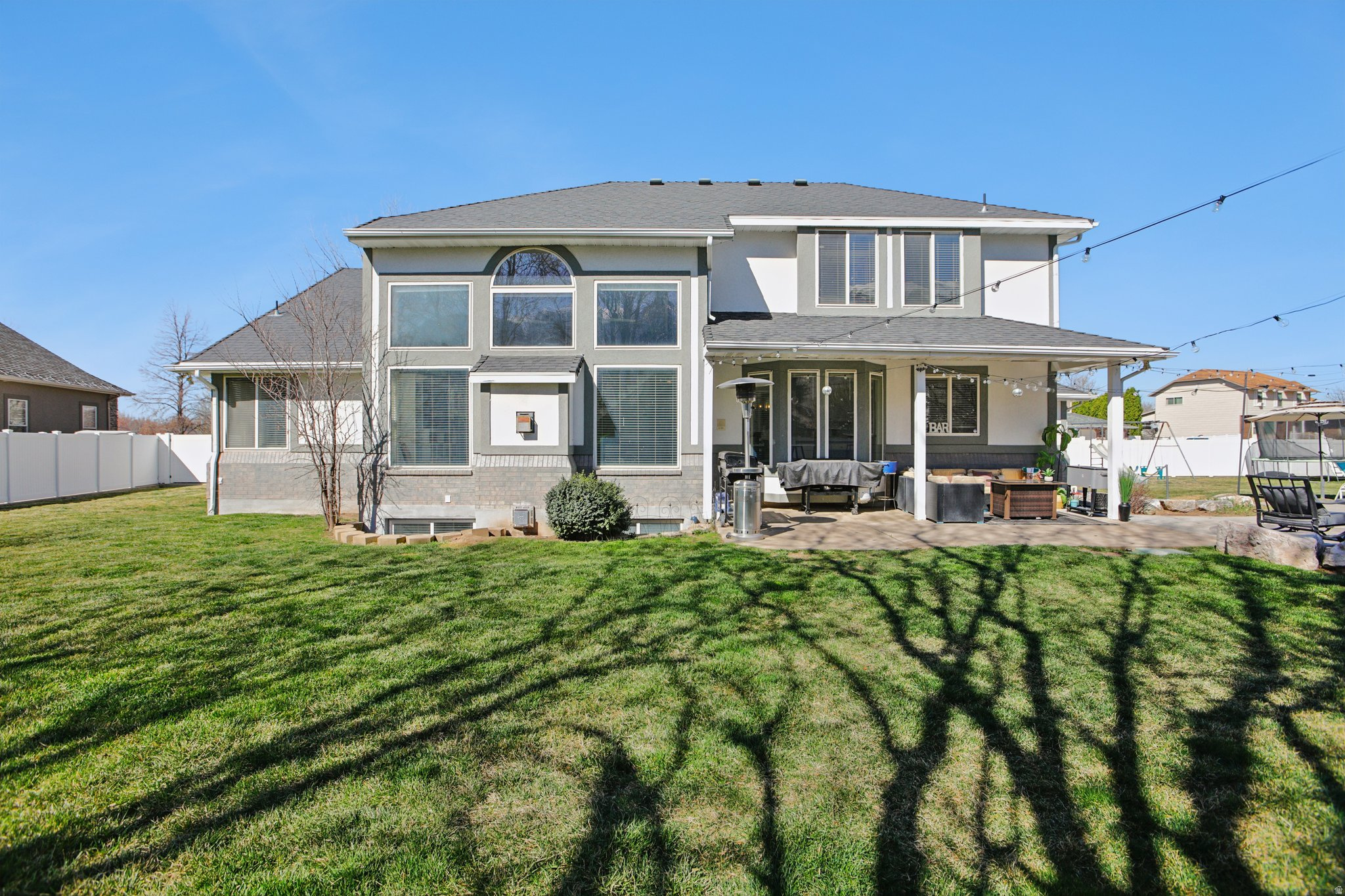 SHADOWING OAKS - Residential