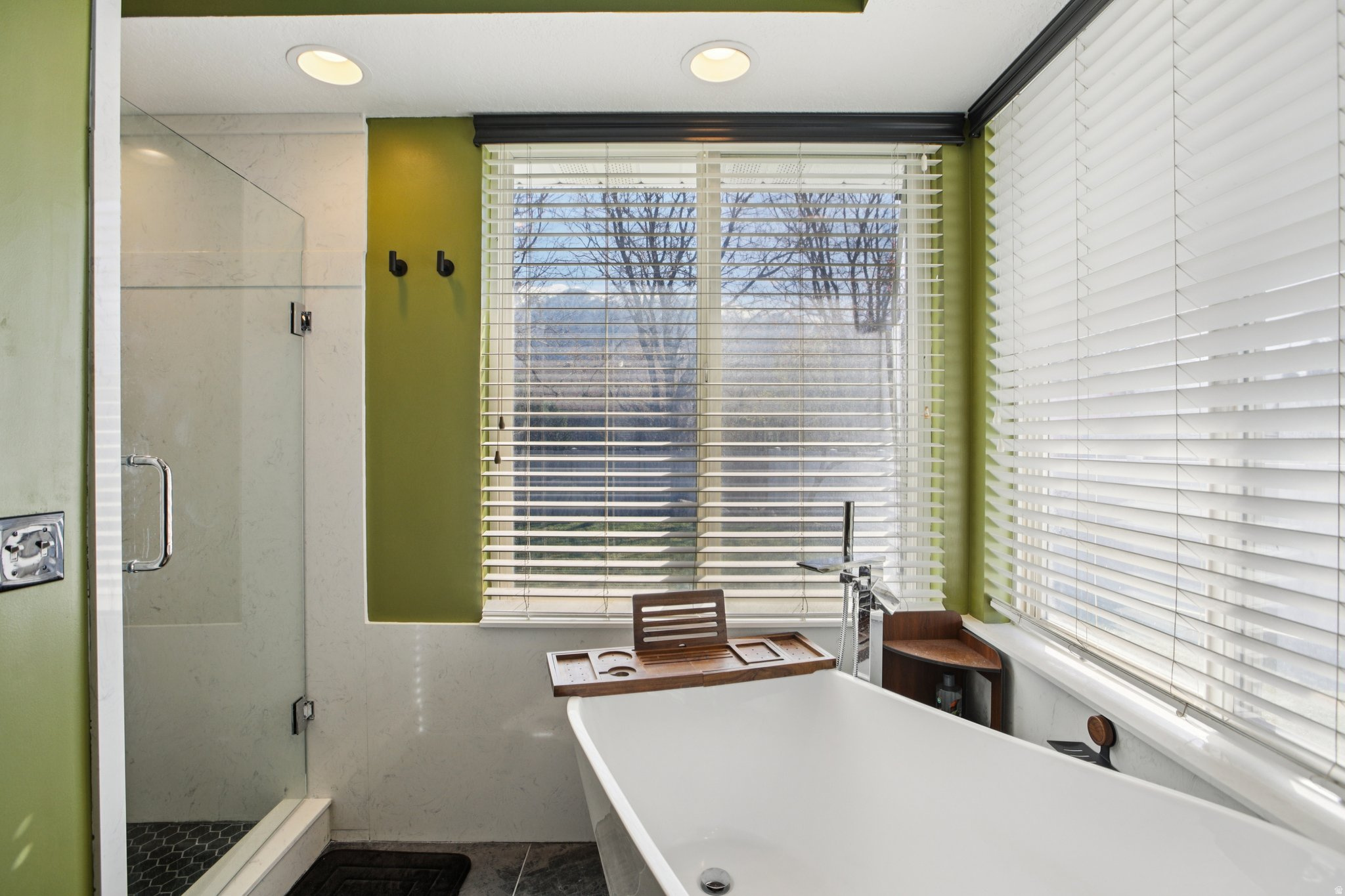 SHADOWING OAKS - Residential