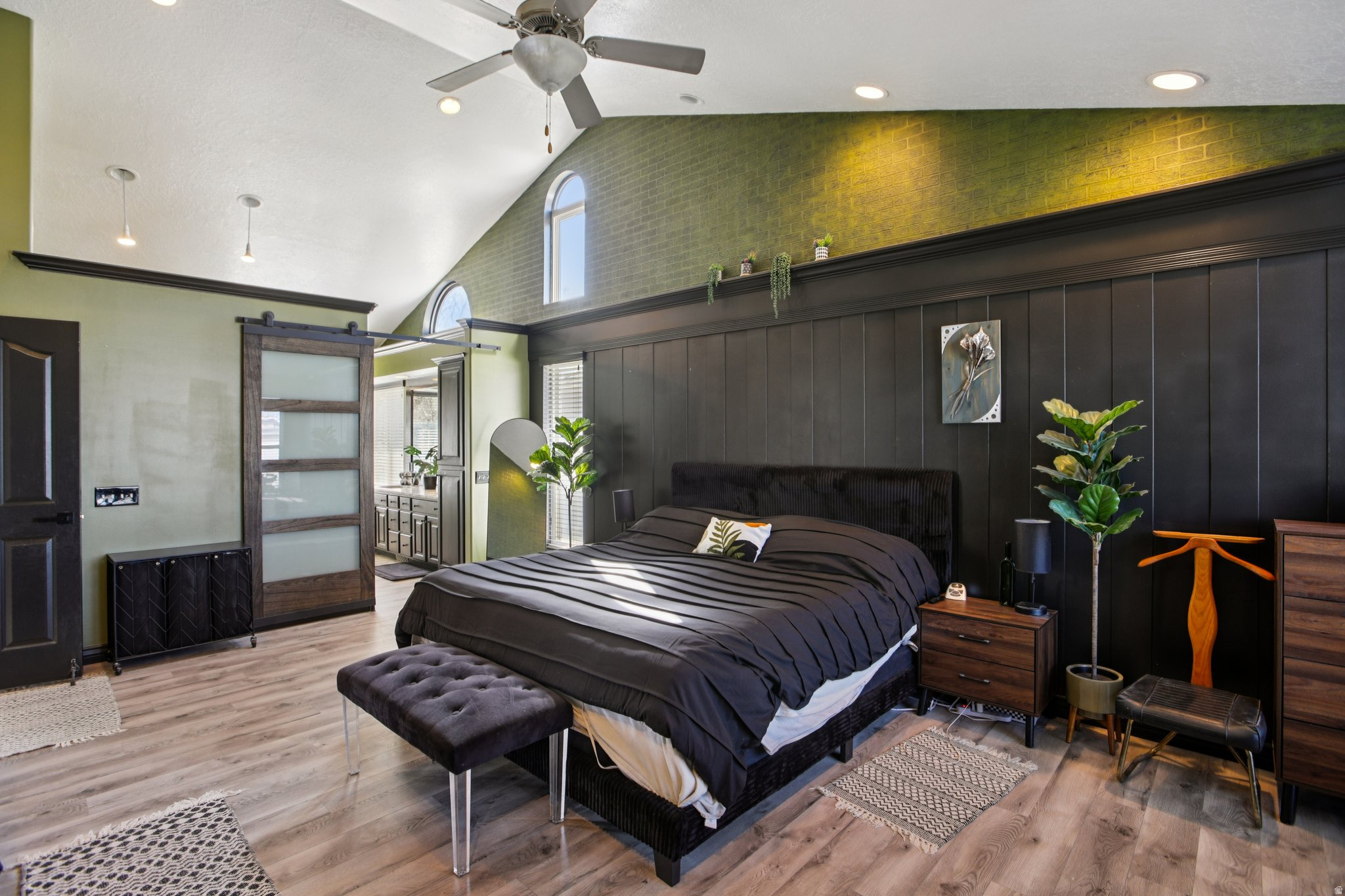 SHADOWING OAKS - Residential