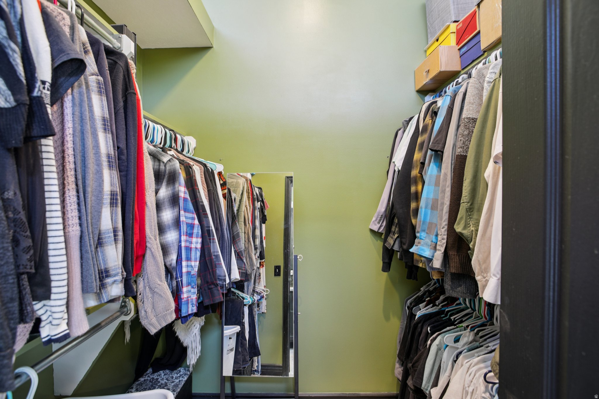 SHADOWING OAKS - Residential