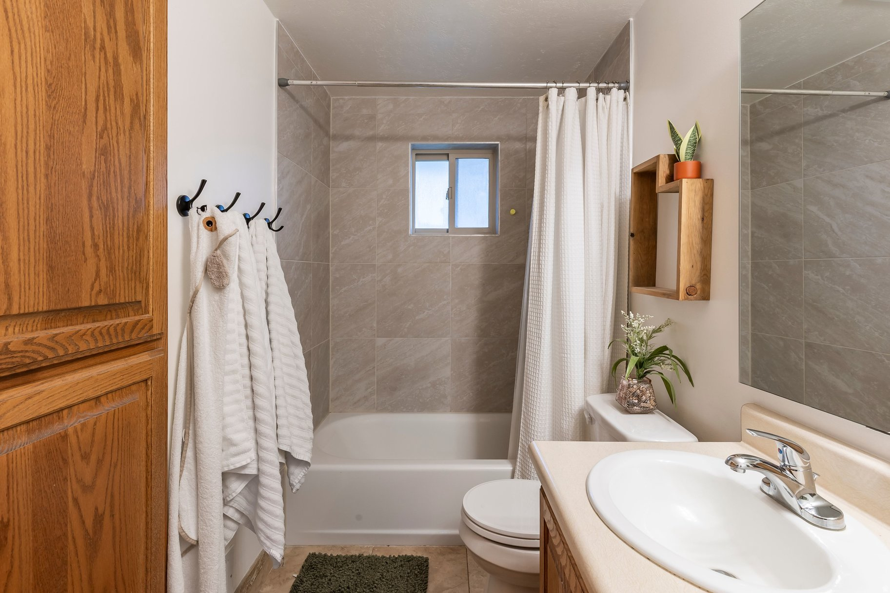 IMPERIAL HEIGHTS - Residential