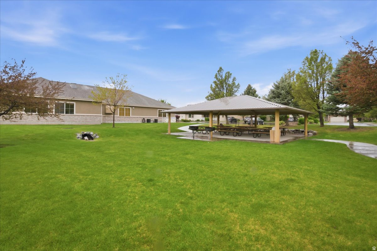 BROOKHAVEN VILLAS - Residential