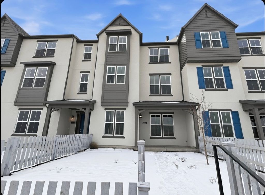 Photo of 7047 W SOUTH JORDAN PKWY #385, South Jordan, UT 84009 (MLS # 2132824)