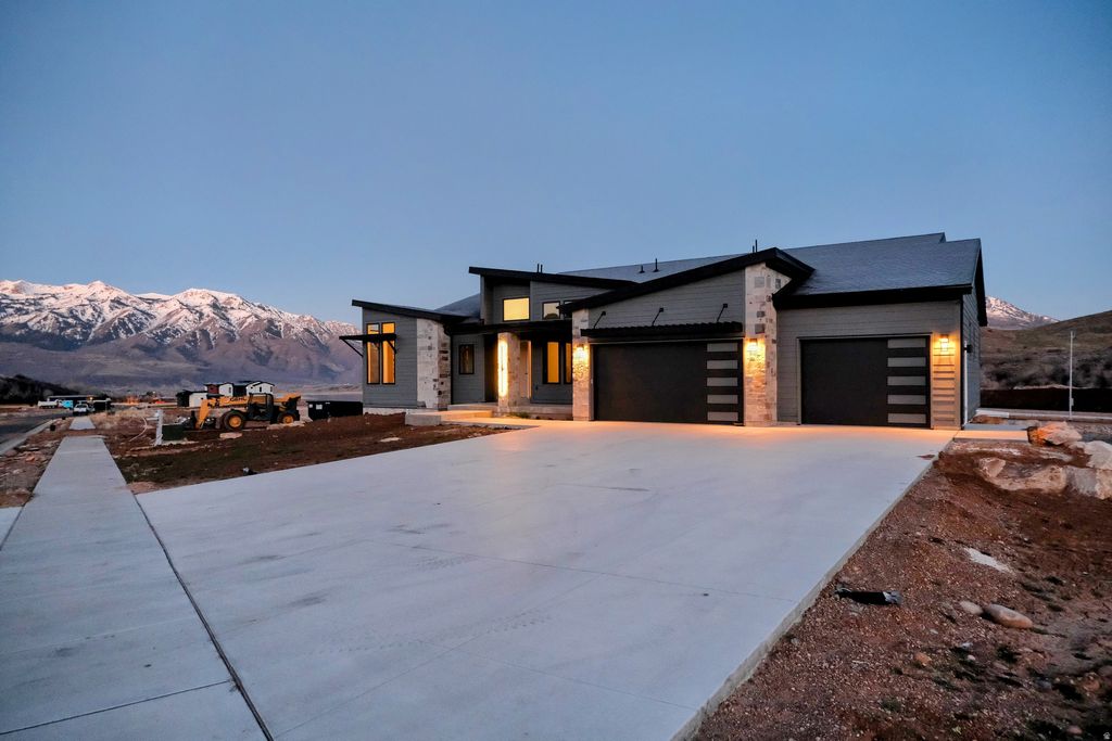 Photo of 6693 N LAKESIDE DR, Mountain Green, UT 84050 (MLS # 2143790)