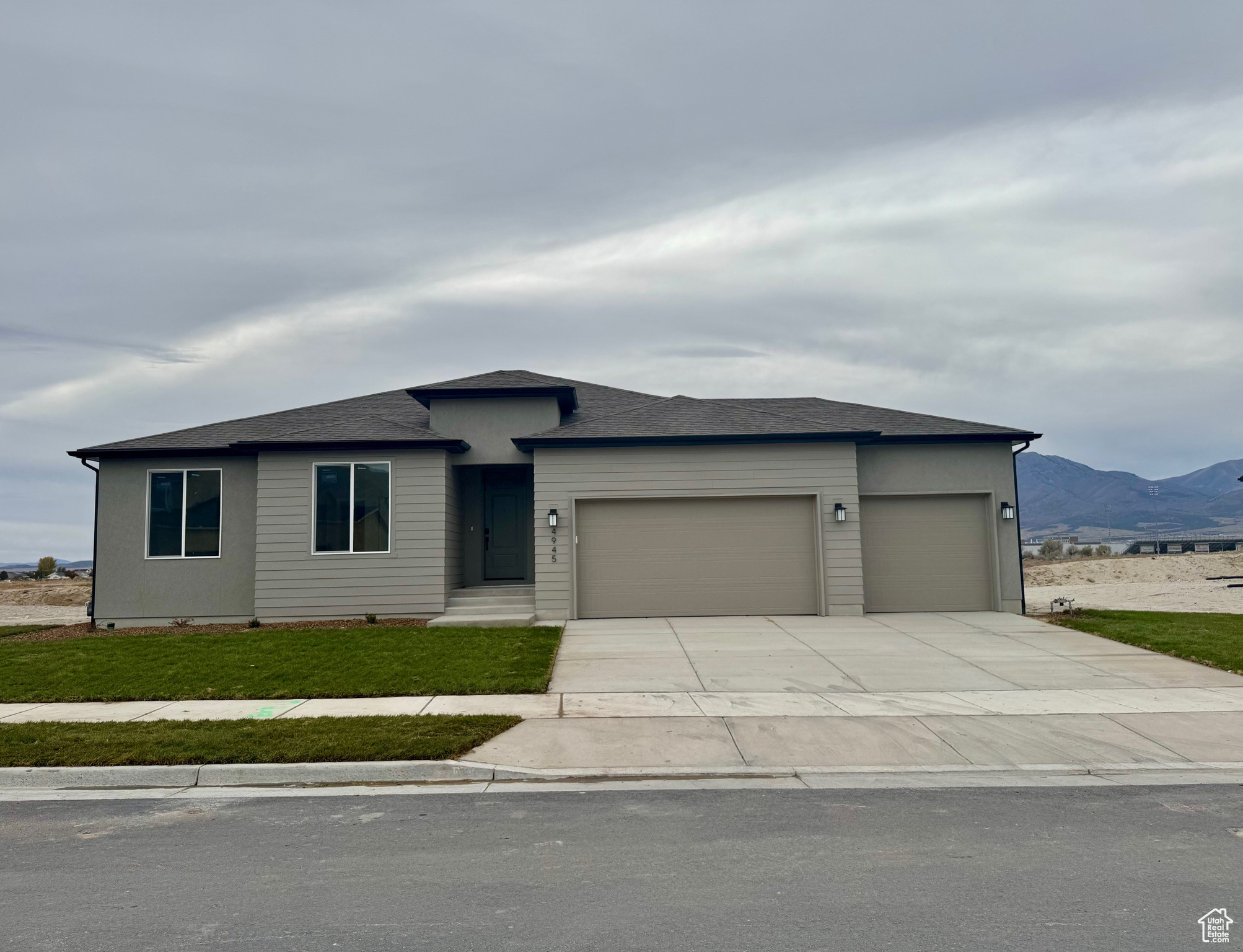 SUNSET FLATS - Residential