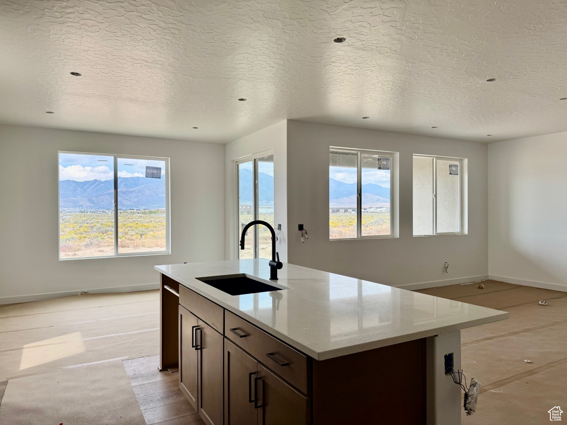 SUNSET FLATS - Residential