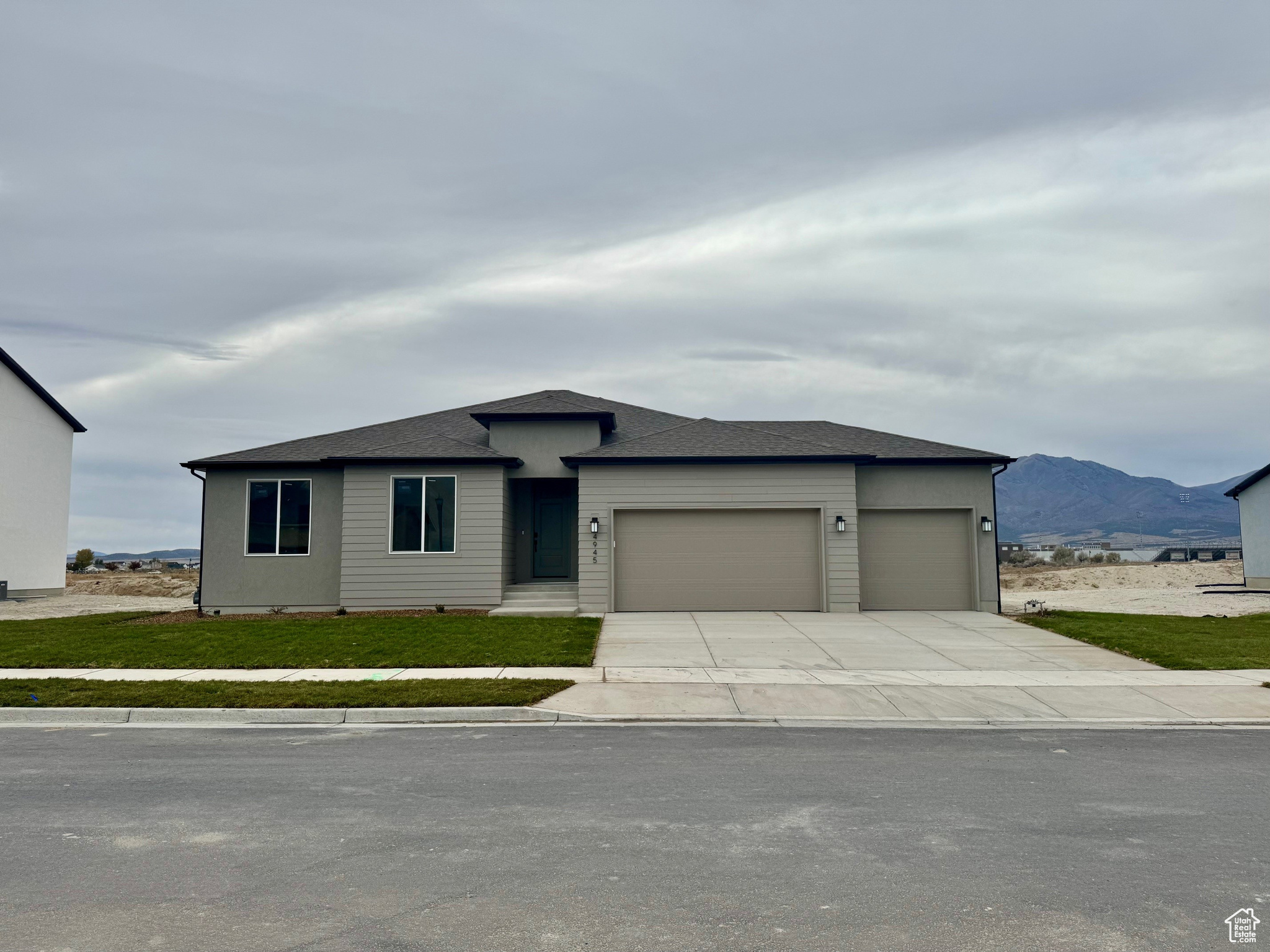 SUNSET FLATS - Residential