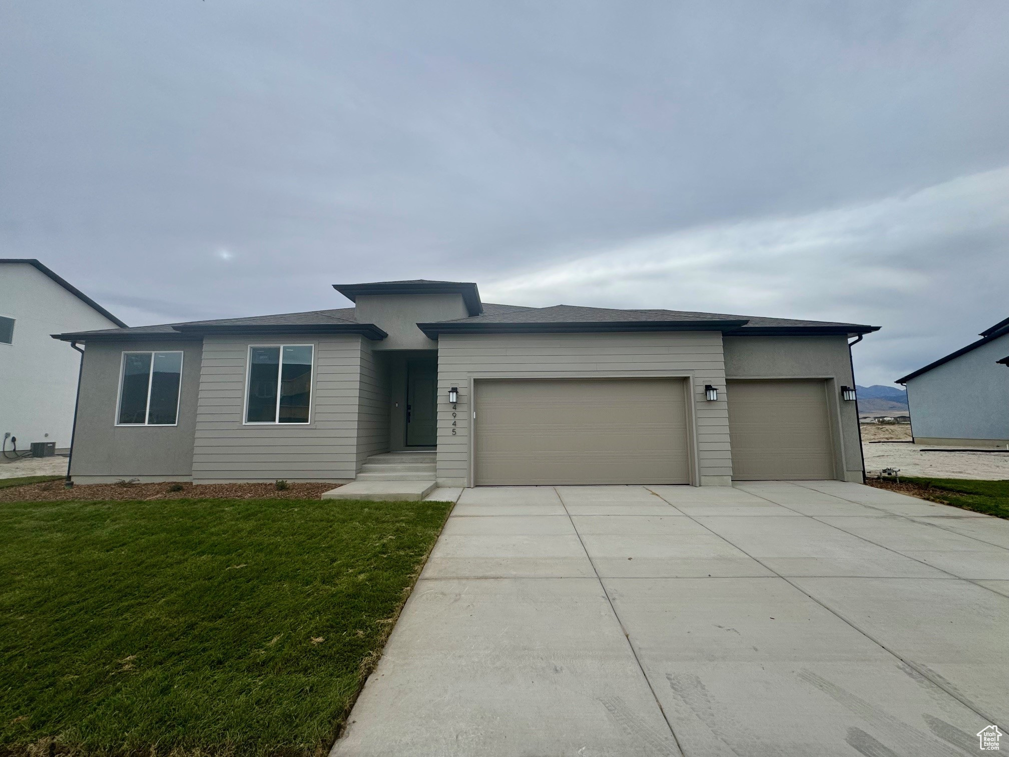 SUNSET FLATS - Residential