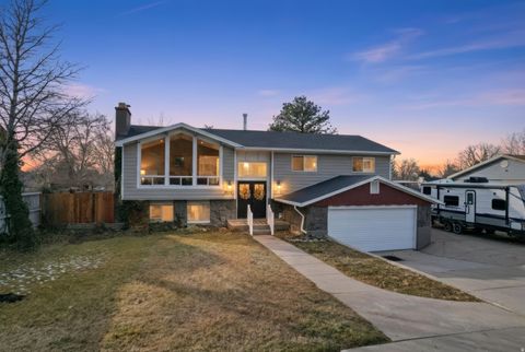 Photo of 9472 S FOX HUNT DR, Sandy, UT 84092 (MLS # 2135142)