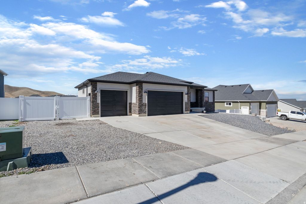 Photo of 358 S CANYON OVERLOOK DR, Tooele, UT 84074 (MLS # 2145053)