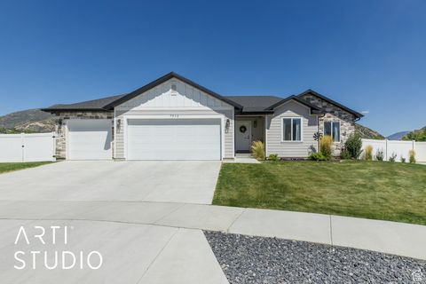 Photo of 7212 S HAROLDS WAY Way E, South Weber, UT 84405 (MLS # 2106351)