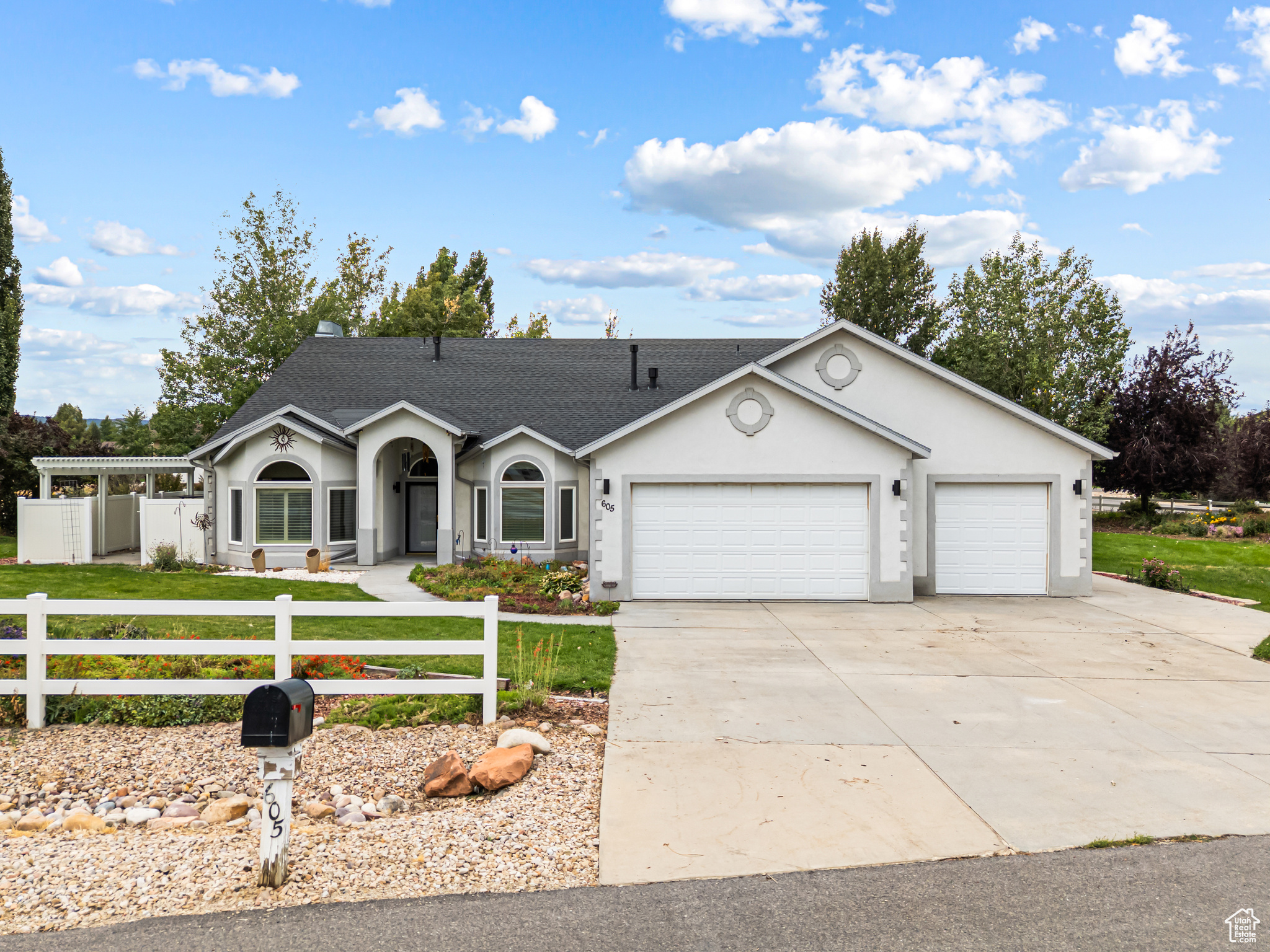 605 W ASPEN RD