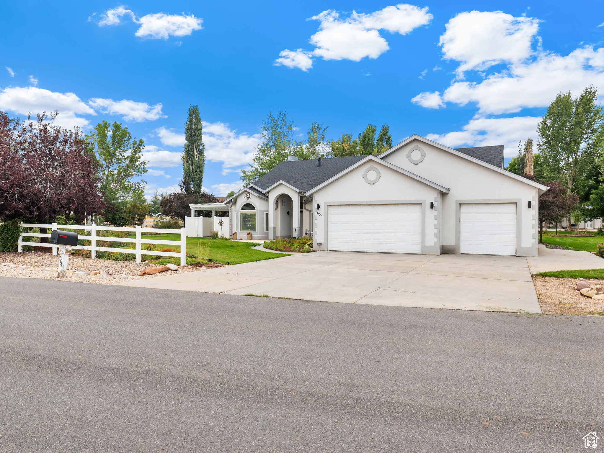 605 W ASPEN RD