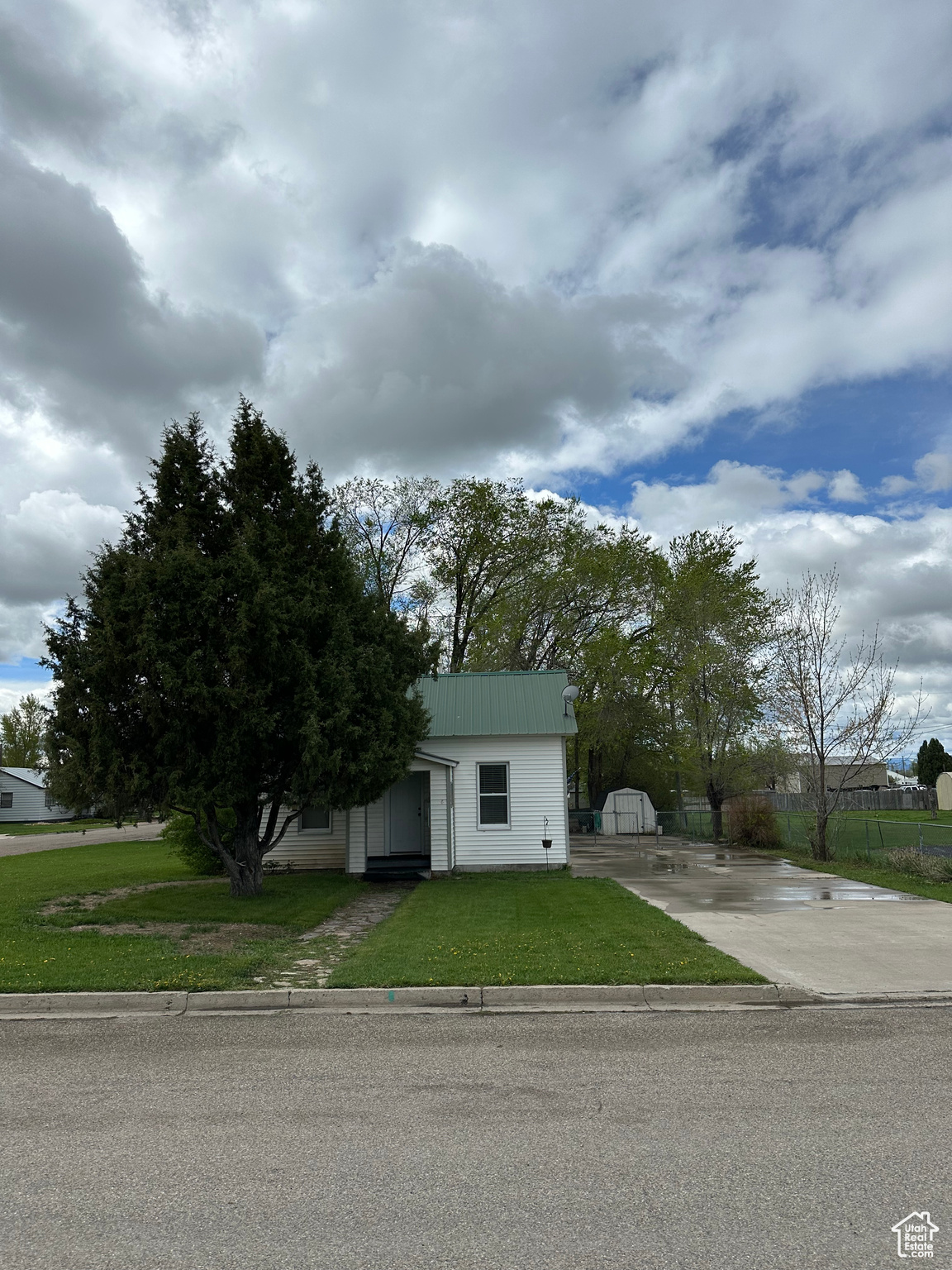 733 Clay St, Montpelier, Idaho image 2