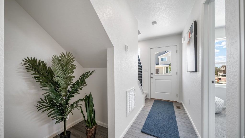 Photo of 527 N BEAVER LN, Saratoga Springs, UT 84045 (MLS # 2180302)