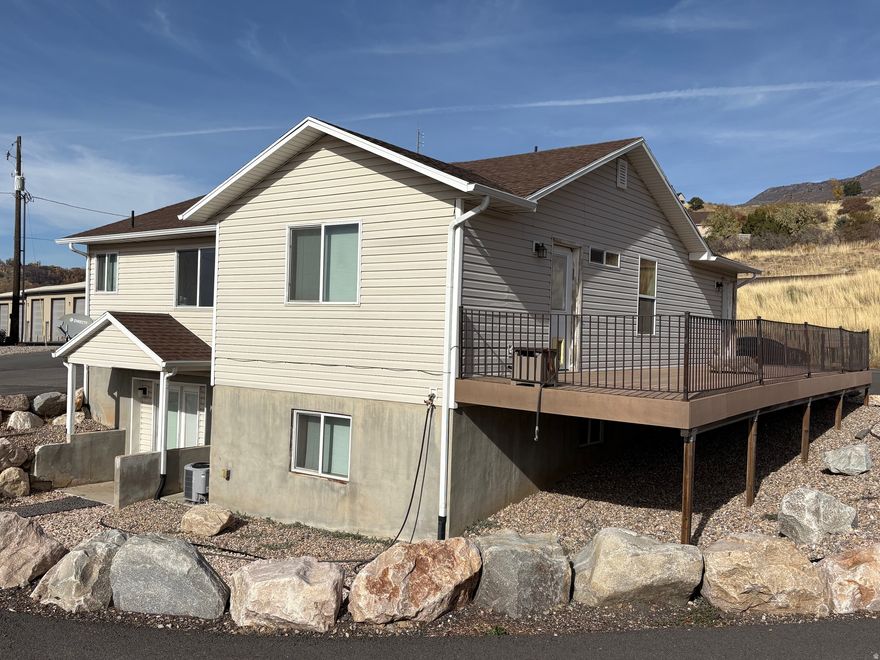 Ramber in Uintah for Rent.  This is a great home located at the end of the street.  Open floor plan with 3 bedrooms and 2 full baths on the main level.  Open kitchen on the main level.  Large family room downstairs and one more bedroom on the lower level that walks out to the backyard.  Large deck with amazing views! Some animals considered.