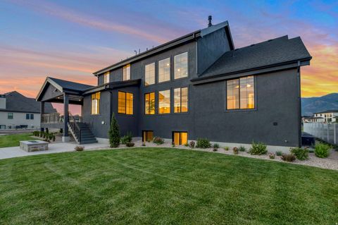Tiny photo for 39 N HAYFIELD CIR, Kaysville, UT 84037 (MLS # 2173396)