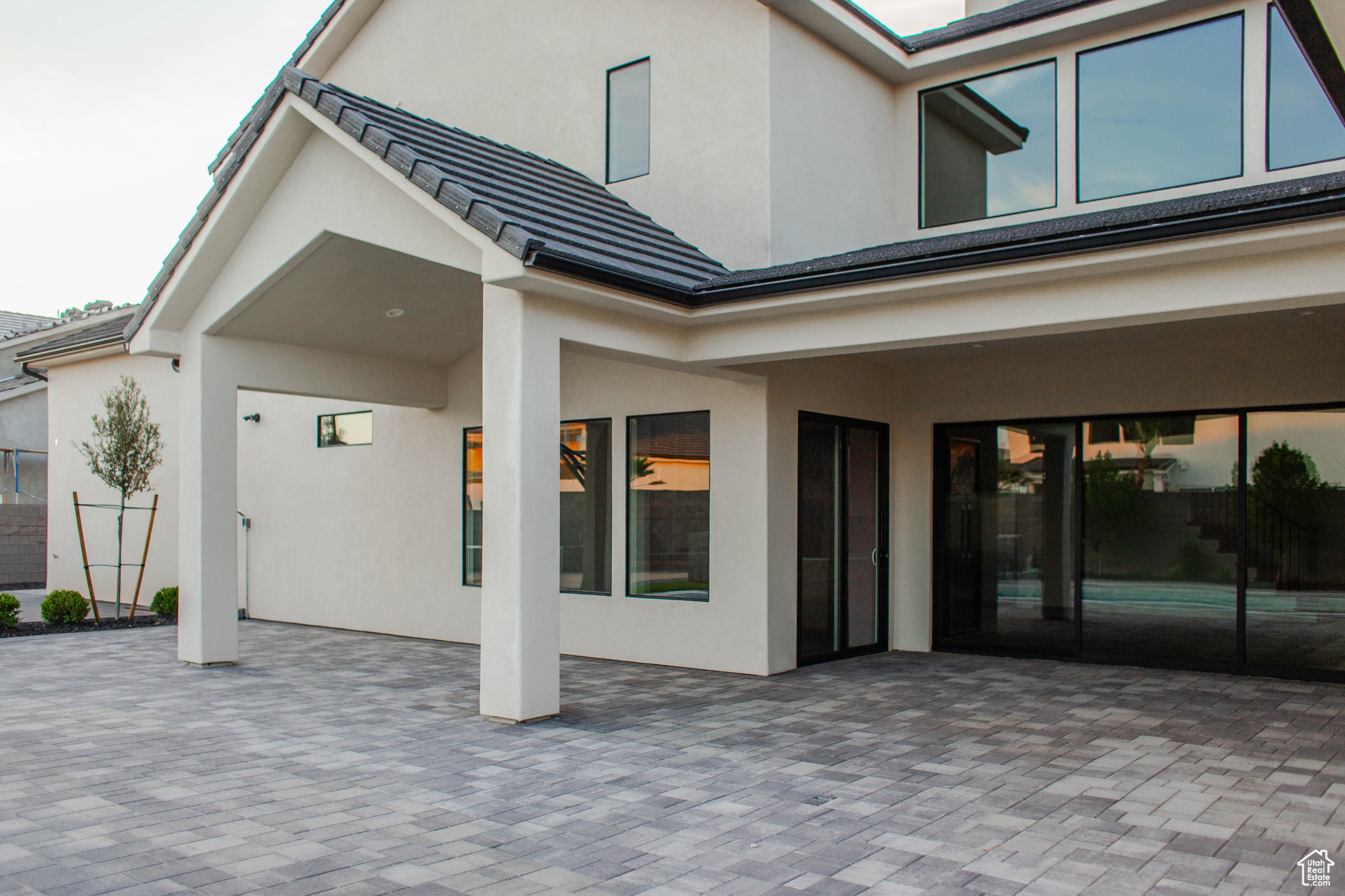 QUEENSRIDGE - Residential