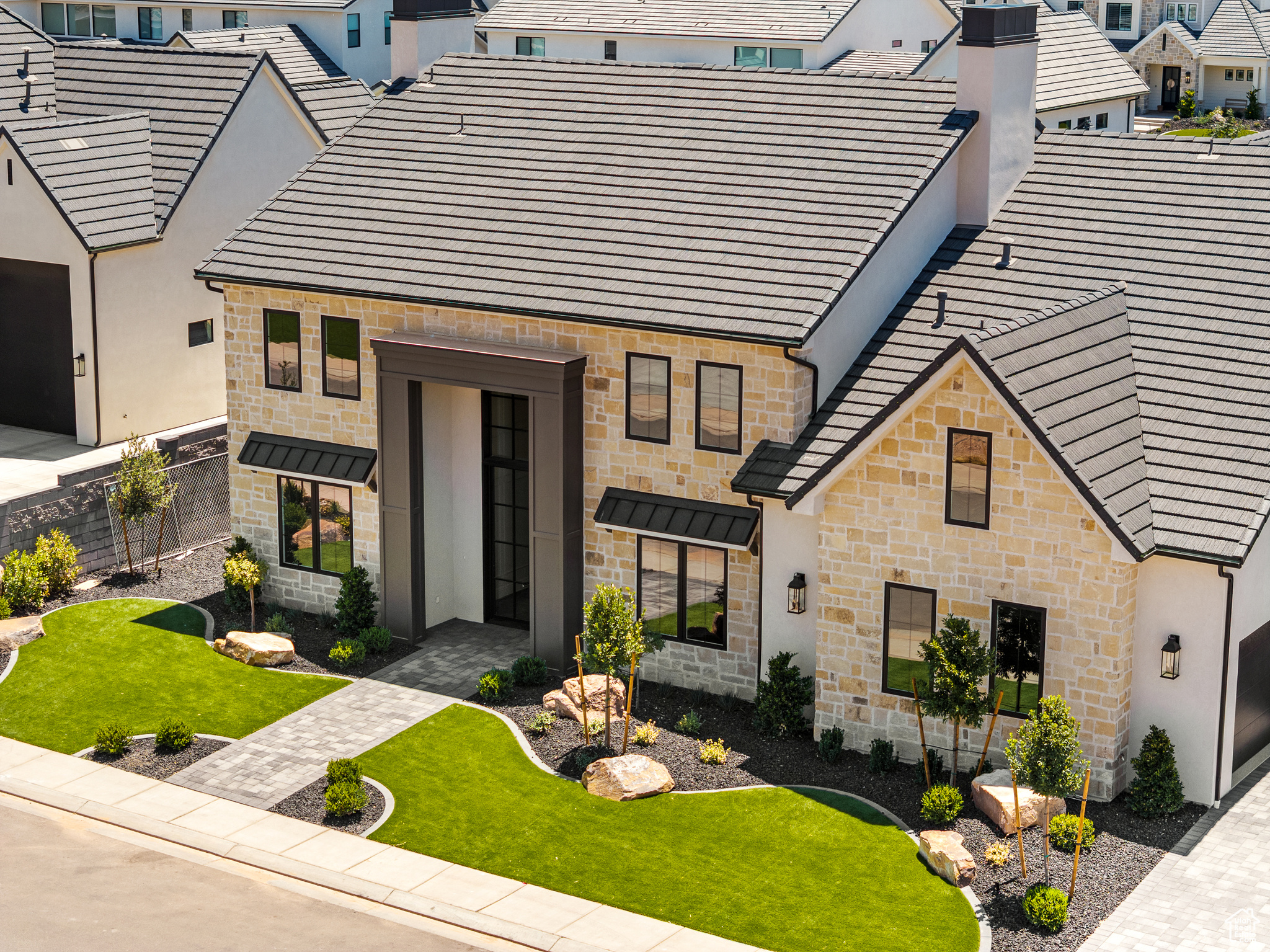QUEENSRIDGE - Residential