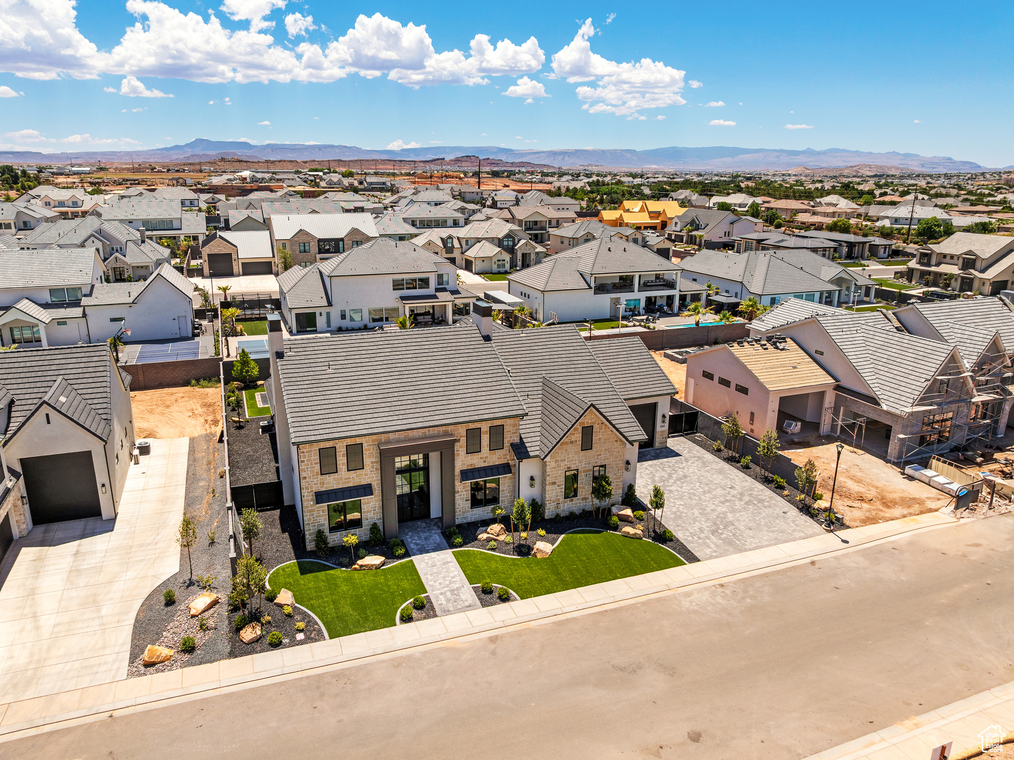 QUEENSRIDGE - Residential
