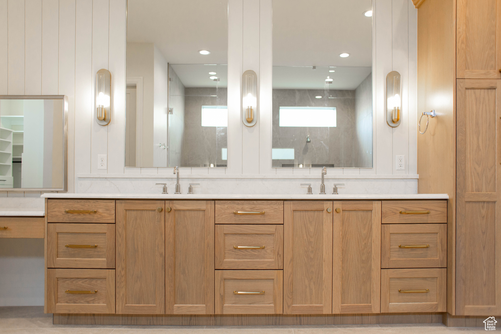 QUEENSRIDGE - Residential