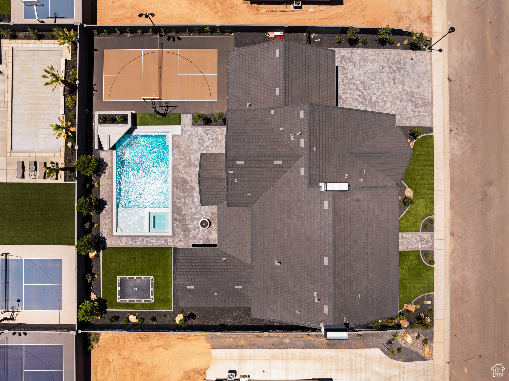QUEENSRIDGE - Residential