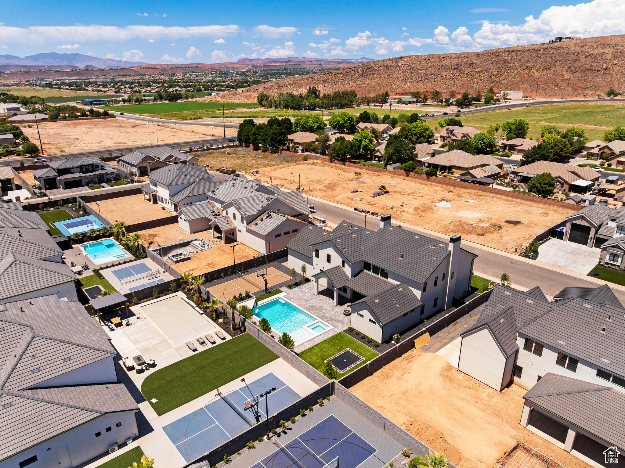 QUEENSRIDGE - Residential