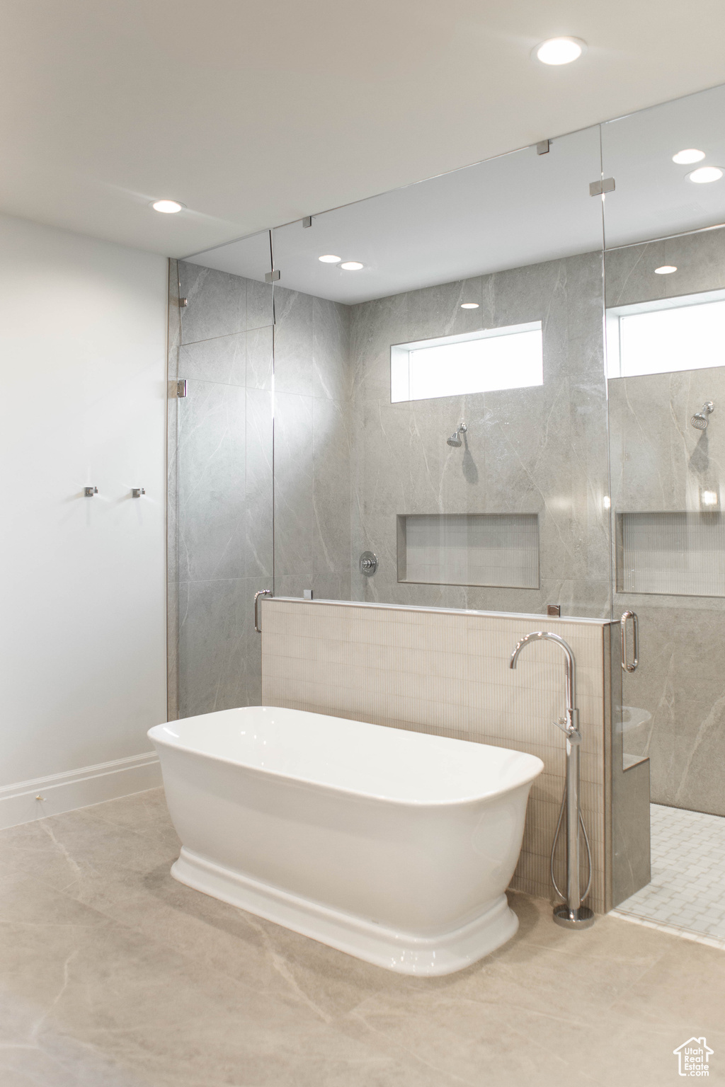 QUEENSRIDGE - Residential