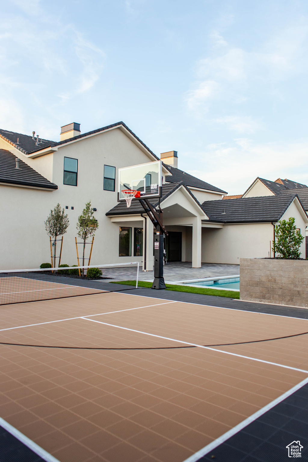 QUEENSRIDGE - Residential