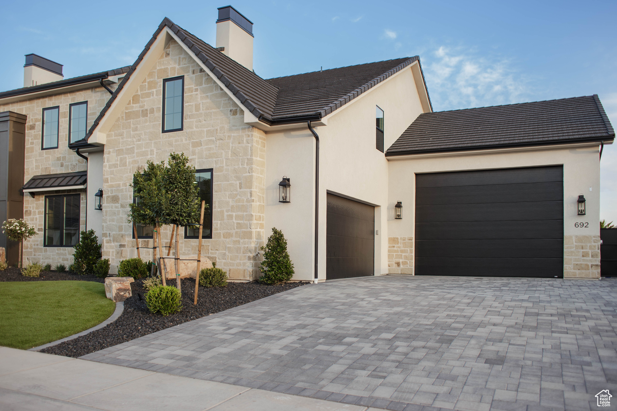 QUEENSRIDGE - Residential