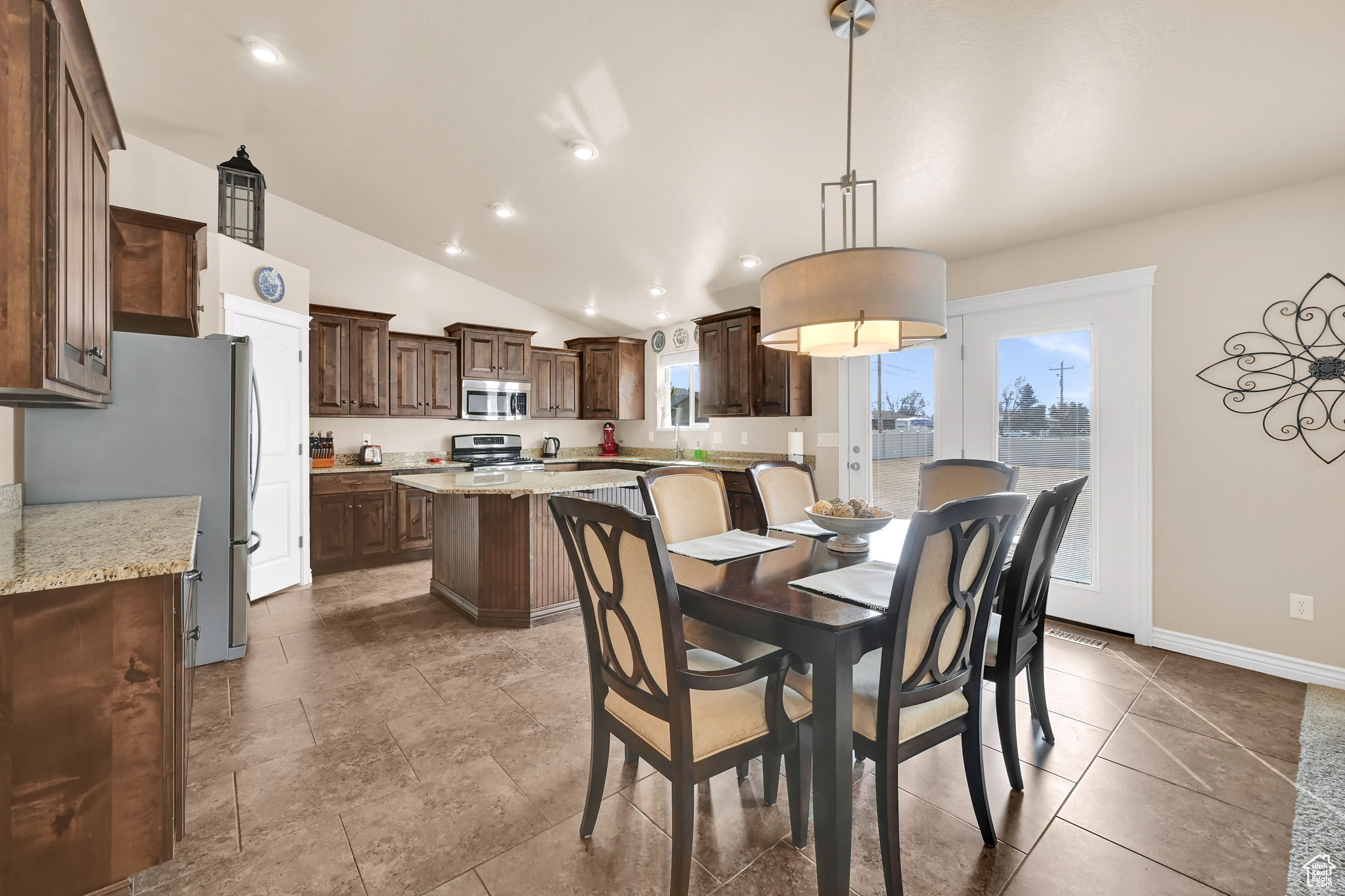 Hooper, Utah 84315, United States, 3 Bedrooms Bedrooms, ,2 BathroomsBathrooms,Residential,Active,91435