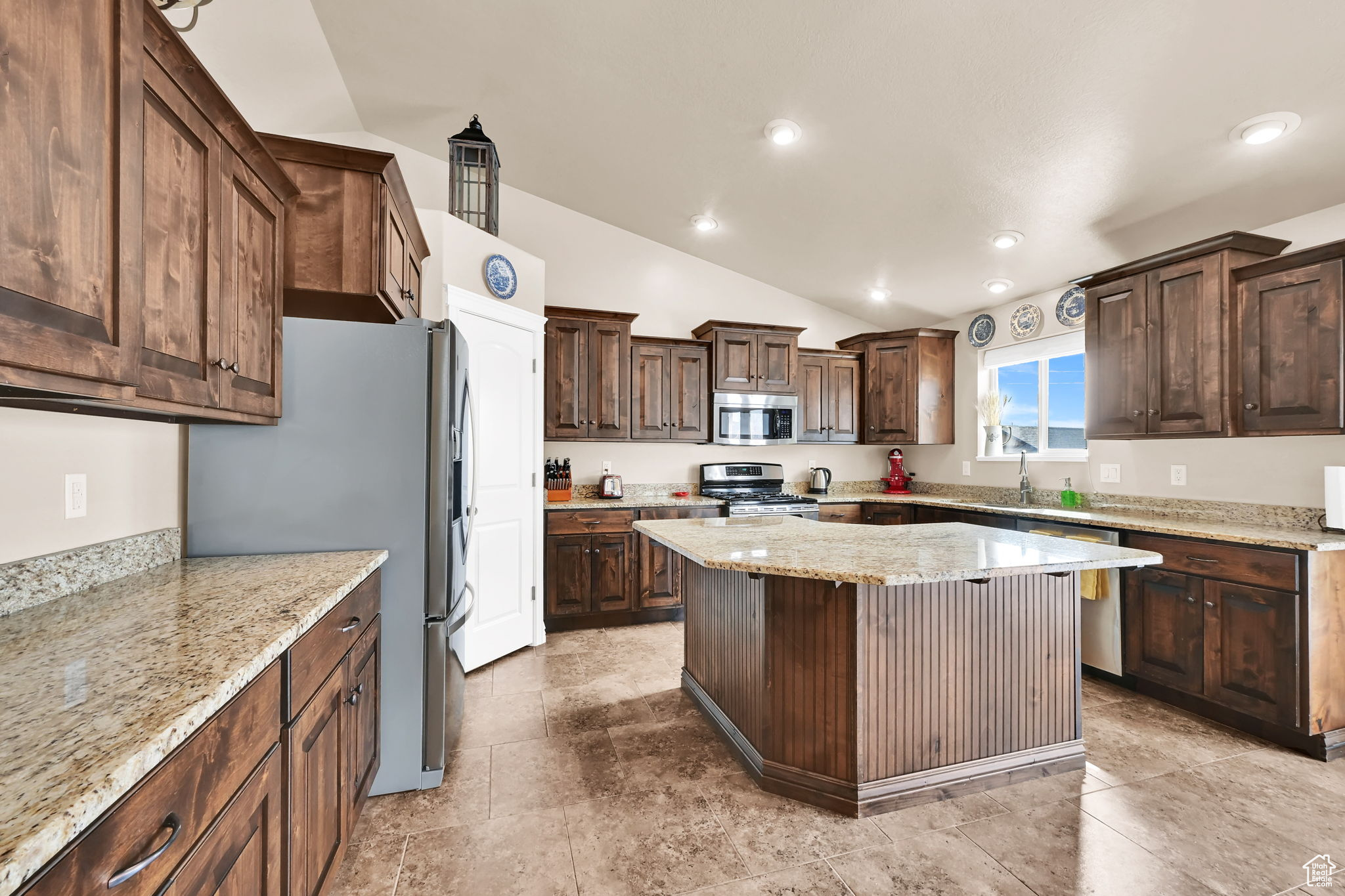 Hooper, Utah 84315, United States, 3 Bedrooms Bedrooms, ,2 BathroomsBathrooms,Residential,Active,91435