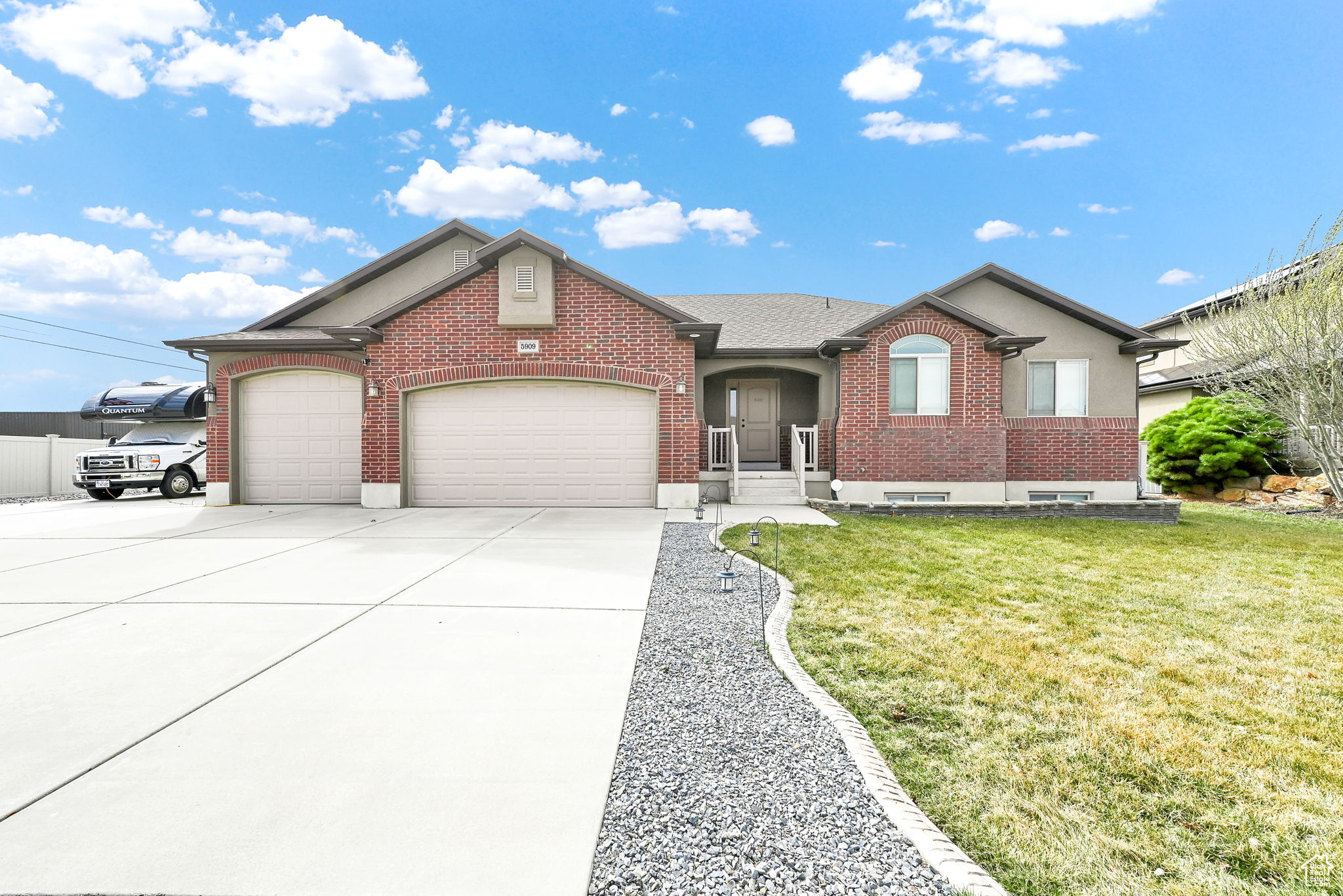 Hooper, Utah 84315, United States, 3 Bedrooms Bedrooms, ,2 BathroomsBathrooms,Residential,Active,91435