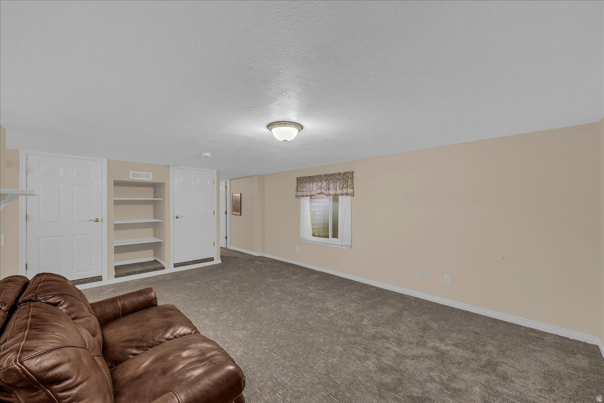 KINGS ROW EST 1 - Residential