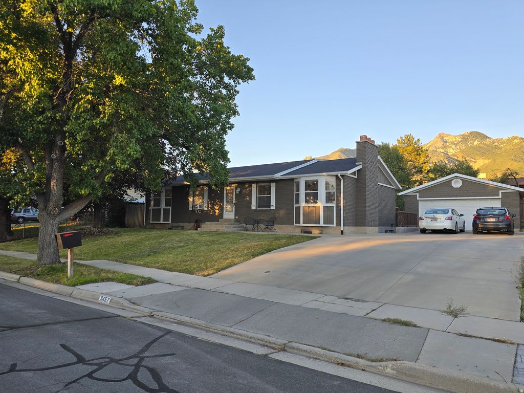 Photo of 9457 S FOX HUNT DR #49, Sandy, UT 84092 (MLS # 2137314)