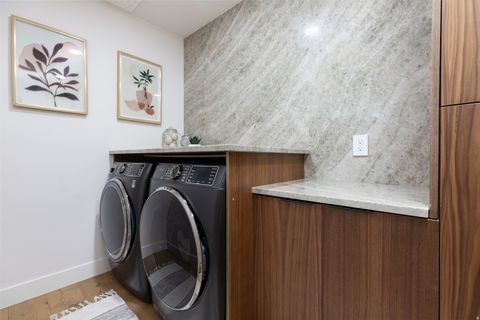 Tiny photo for 943 CREEKSIDE CT, Farmington, UT 84025 (MLS # 2136700)