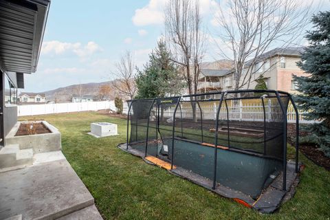 Tiny photo for 943 CREEKSIDE CT, Farmington, UT 84025 (MLS # 2136700)