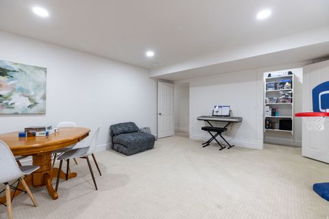 Tiny photo for 943 CREEKSIDE CT, Farmington, UT 84025 (MLS # 2136700)