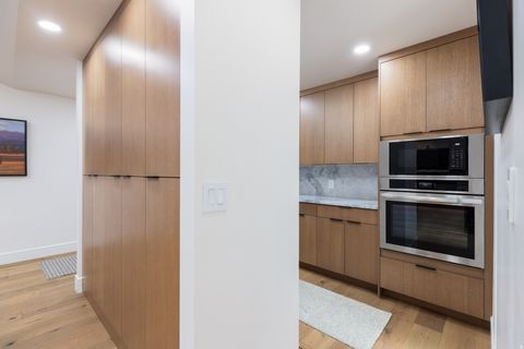 Tiny photo for 943 CREEKSIDE CT, Farmington, UT 84025 (MLS # 2136700)