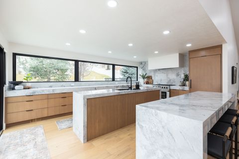 Tiny photo for 943 CREEKSIDE CT, Farmington, UT 84025 (MLS # 2136700)